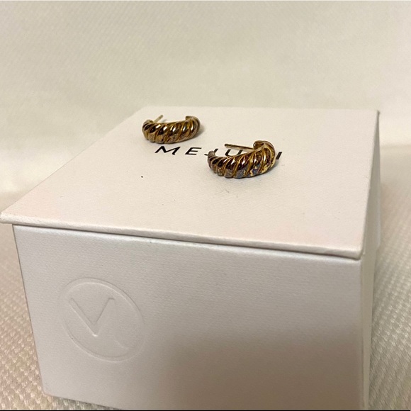 Mejuri Jewelry - Mejuri Croissant Dome Hoops